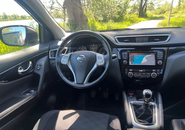 Nissan Qashqai cena 56990 przebieg: 117000, rok produkcji 2016 z Bisztynek małe 466